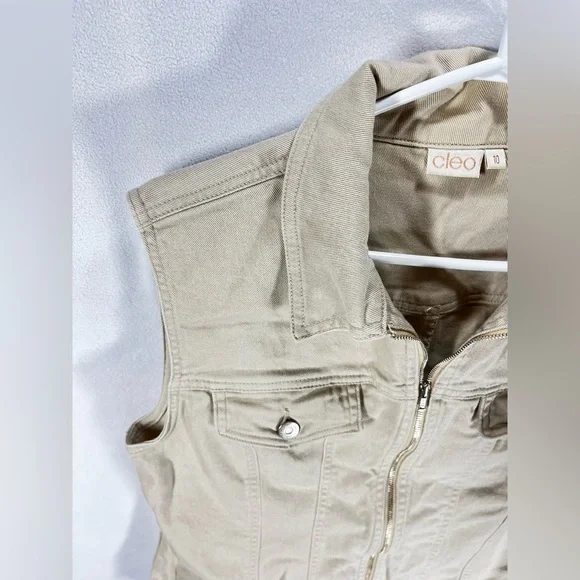 Utility Vest - Picture 6 of 9